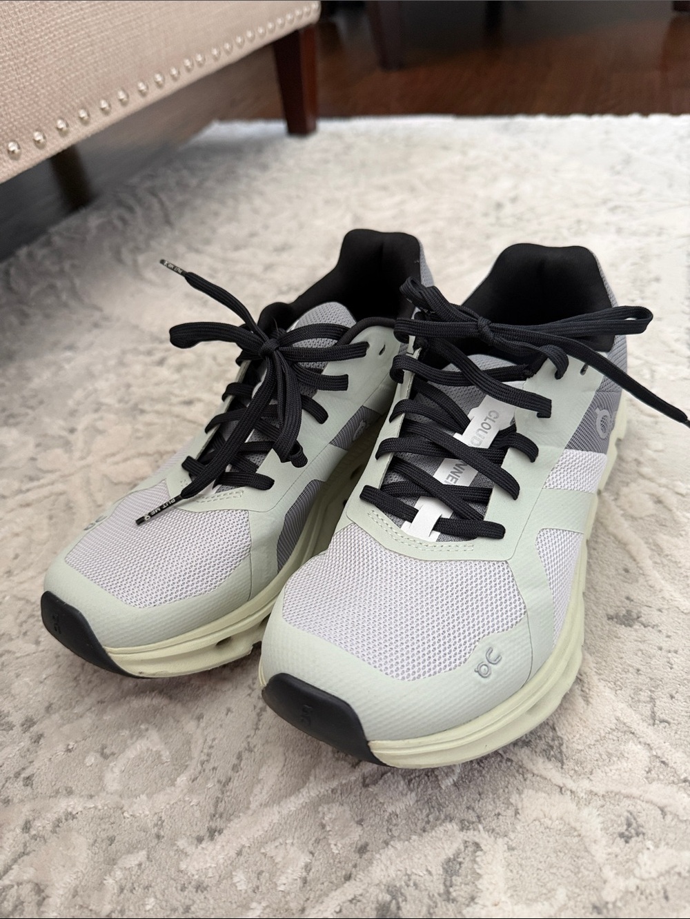 On Running Women’s Lightweight Trainers in Pale Green and Black
